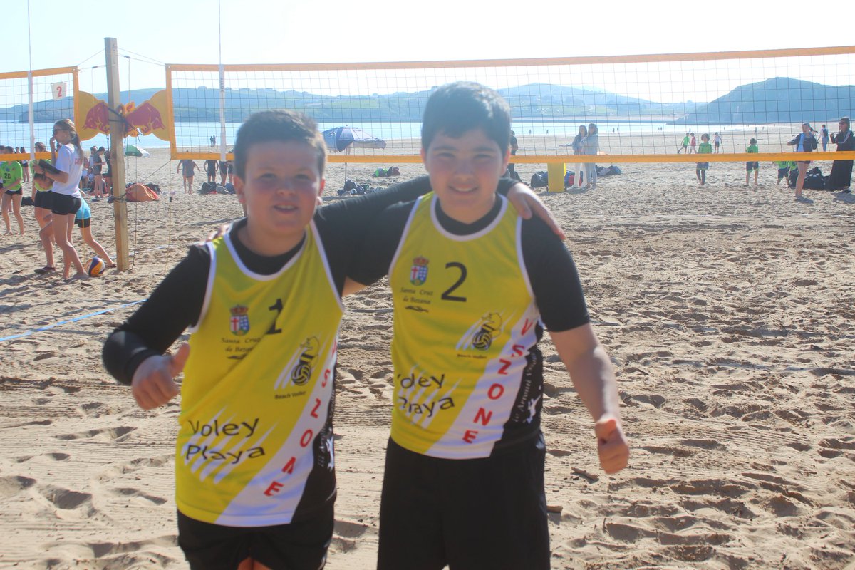 VPvszone's tweet photo. 𝘾𝙄𝙍𝘾𝙐𝙄𝙏𝙊 𝙍𝙀𝙂𝙄𝙊𝙉𝘼𝙇 𝙑𝙊𝙇𝙀𝙔 𝙋𝙇𝘼𝙔𝘼 🏐🇵🇱

Primera jornada del Circuito Regional de Voley Playa.

SUB17 MASCULINO

🥇 Hugo - Andrés
🥉 Erik - Alex  
 5° Guille - Javi

ARRONTI VSZONE ‼️💪🏐🏖️🦈
#VoleyPlaya #Vszone #Bezana #Cantabria https://t.co/07iZxwIO36
