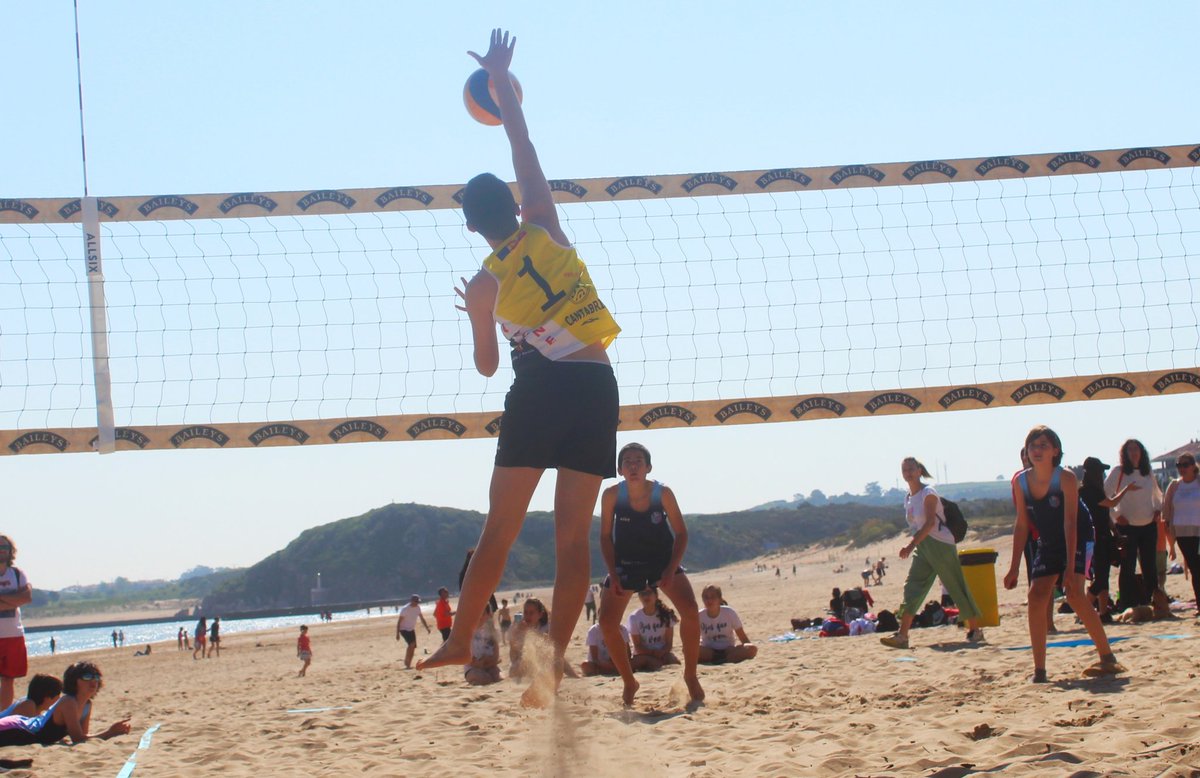 VPvszone's tweet photo. 𝘾𝙄𝙍𝘾𝙐𝙄𝙏𝙊 𝙍𝙀𝙂𝙄𝙊𝙉𝘼𝙇 𝙑𝙊𝙇𝙀𝙔 𝙋𝙇𝘼𝙔𝘼 🏐🇵🇱

Primera jornada del Circuito Regional de Voley Playa.

SUB17 MASCULINO

🥇 Hugo - Andrés
🥉 Erik - Alex  
 5° Guille - Javi

ARRONTI VSZONE ‼️💪🏐🏖️🦈
#VoleyPlaya #Vszone #Bezana #Cantabria https://t.co/07iZxwIO36