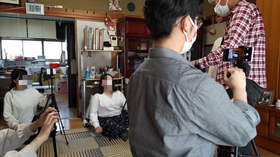 lesta_letas's tweet photo. 5月8日の活動は、動画研修、環境整備、打ち合わせをしました✨
動画撮影の基礎技術やカメラワークなど学び、実際に外に出て写真も撮りました🤳
ちなみに、今日のお昼はサンドウィッチでした🥪
環境整備もだいぶ進みました☺️
子供達と一緒に活動できるのが楽しみです🥬
#leata #学生団体 #研修 https://t.co/tQe5mvvfxu