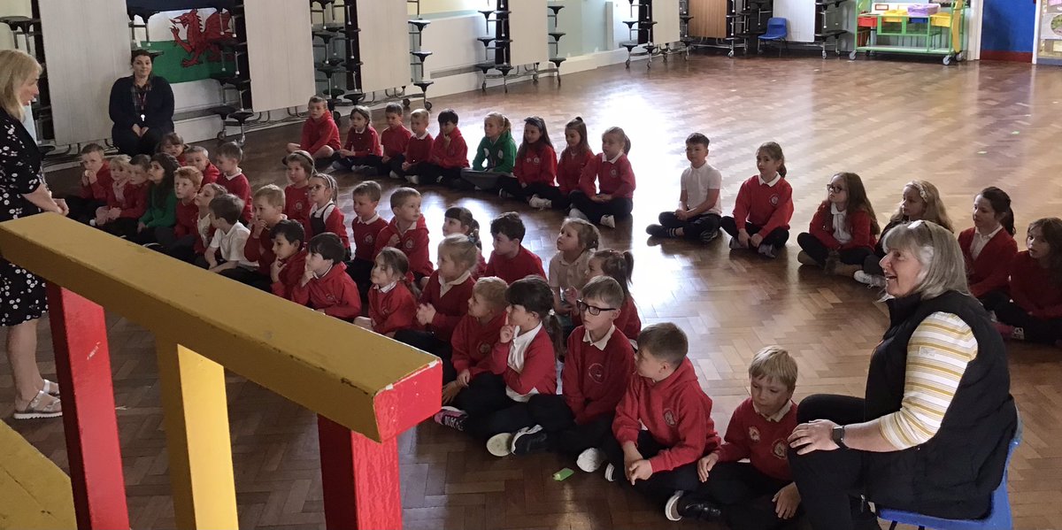 Penclawdd's tweet photo. We were so excited this week to have our foundation phase assembly in the hall!! Mrs Rees held a science assembly where we all used our observation skills and learnt about the different ways some animals drink water. #PencFPh #Pencsi #PencEIC #Pencassembly https://t.co/4497VMPE6f
