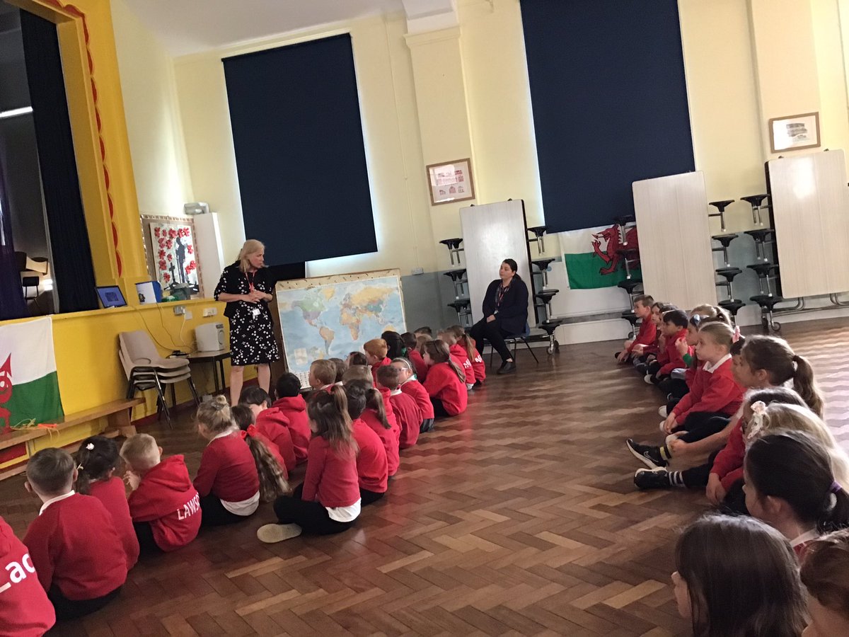Penclawdd's tweet photo. We were so excited this week to have our foundation phase assembly in the hall!! Mrs Rees held a science assembly where we all used our observation skills and learnt about the different ways some animals drink water. #PencFPh #Pencsi #PencEIC #Pencassembly https://t.co/4497VMPE6f