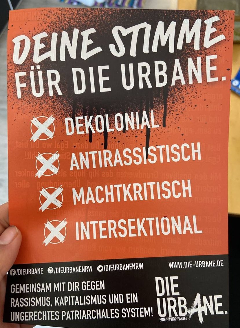 DieUrbane's tweet photo. @dispoprinzessin @NiemaMovassat ✊🏿✊🏾✊🏽✊🏼✊🏻
#PeaceUnityLoveAndHavingFun
#IntersektionaleRevolution https://t.co/Q30MtCisJ2