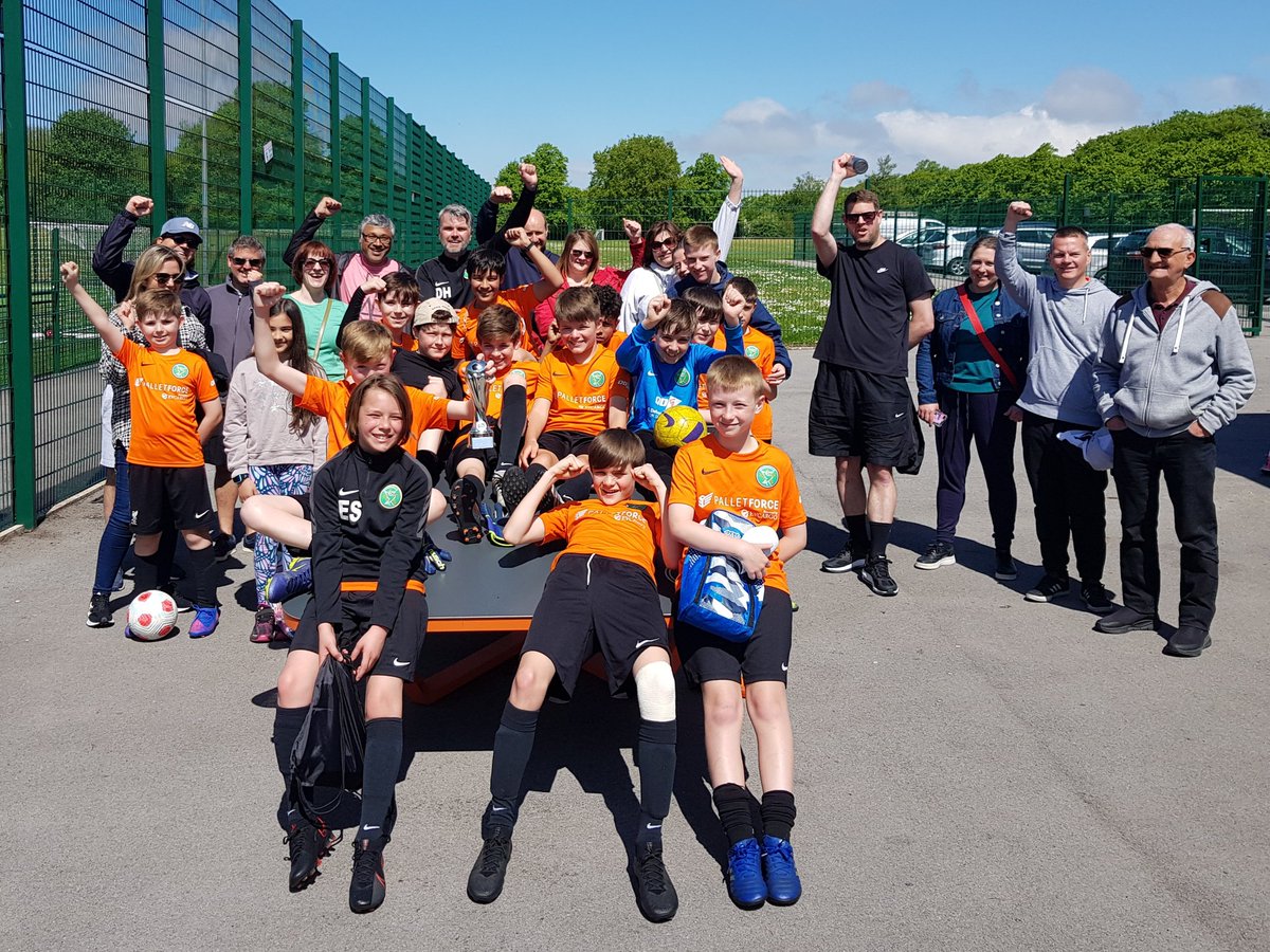 MarshallsU9's tweet photo. A stunning proper football performance in the @LCPL2012 yesterday morning at @SimpsonFC_ by our Barkhill boys. So incredibly proud of all of them. A joy to watch. An absolute privilege to be their coach. So much more to come. I'm a very lucky fella 💚🧡

#creatingmemoriesforlife https://t.co/sKYAZCZL81