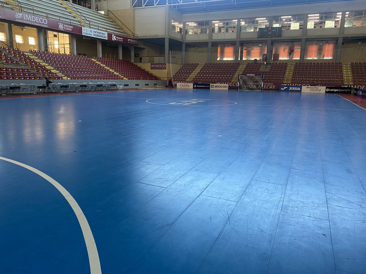 CordobaFutsal's tweet photo. 💙 ¡Cómo te echábamos de menos!
#PistaAzul #LNFS #futsal
#CordobaPatrimonioBarca https://t.co/Q40gs4nOXZ