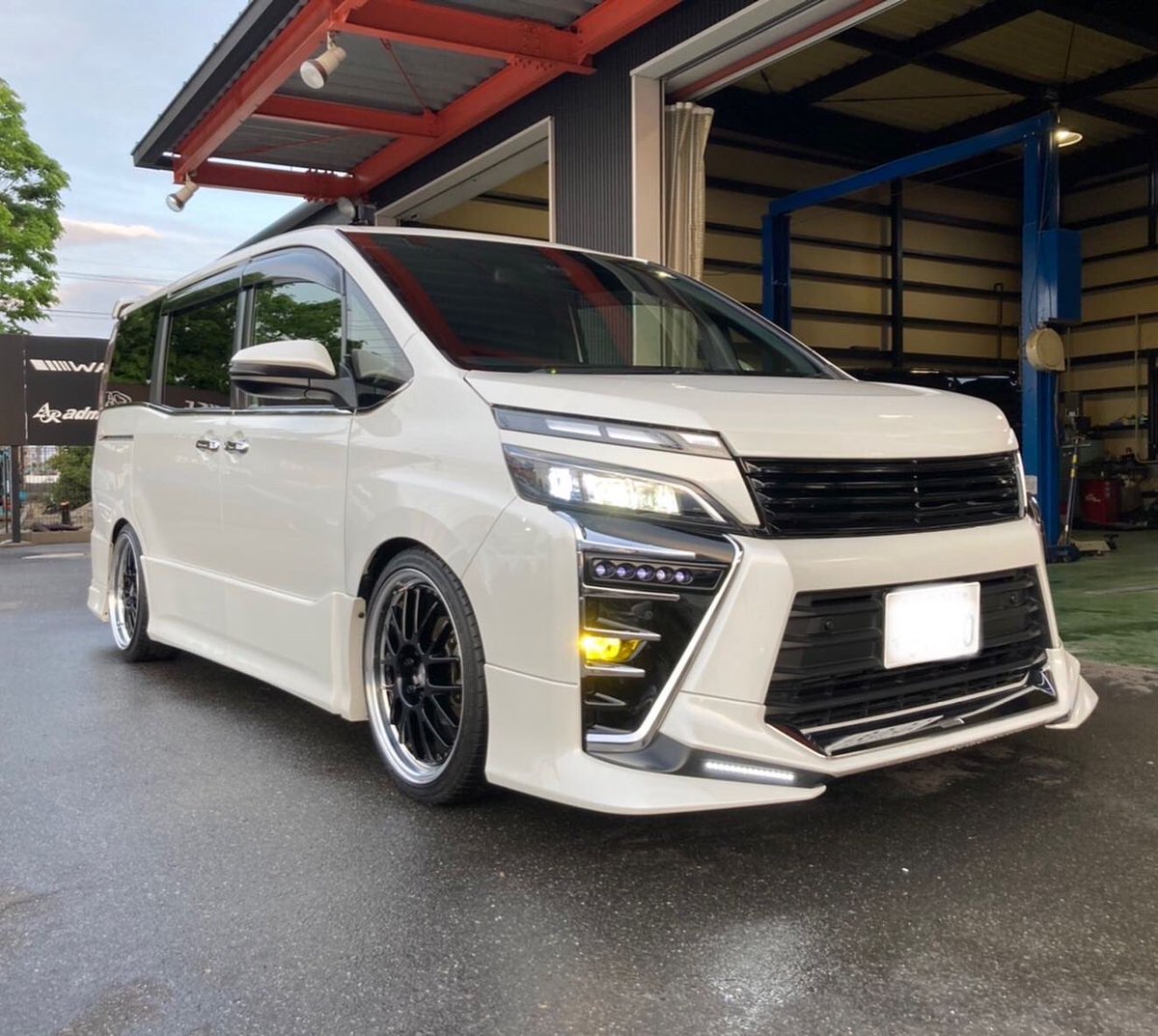 FLEXAUTO001's tweet photo. 連休も明け営業再開しております💪‼️
多数のご成約ありがとうございます🤝✨
#稲沢市 #フレックスオート #ZRR80W #ASC10 #ZVW52 #toyota #lexus #workwheels #RAYZ #WALD https://t.co/RfPKq3VPwj