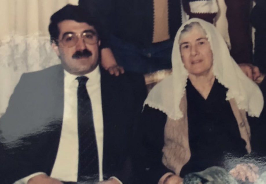 abdulkadiraksu1's tweet photo. Tüm annelerimizin #AnnelerGünü’nü kutluyor, başta kendi annem olmak üzere hakkın rahmetine kavuşmuş annelerimize Allah’tan rahmet diliyorum. Mekanları Cennet olsun. https://t.co/gWGVwY0cCh