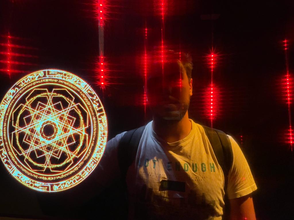 lukebert's tweet photo. va beh c'ho provato a emulare la wanda dominazione totale ma io le pose non le so fa
#MultiverseofMadness #multiverseexperience https://t.co/snOZLXQM1h