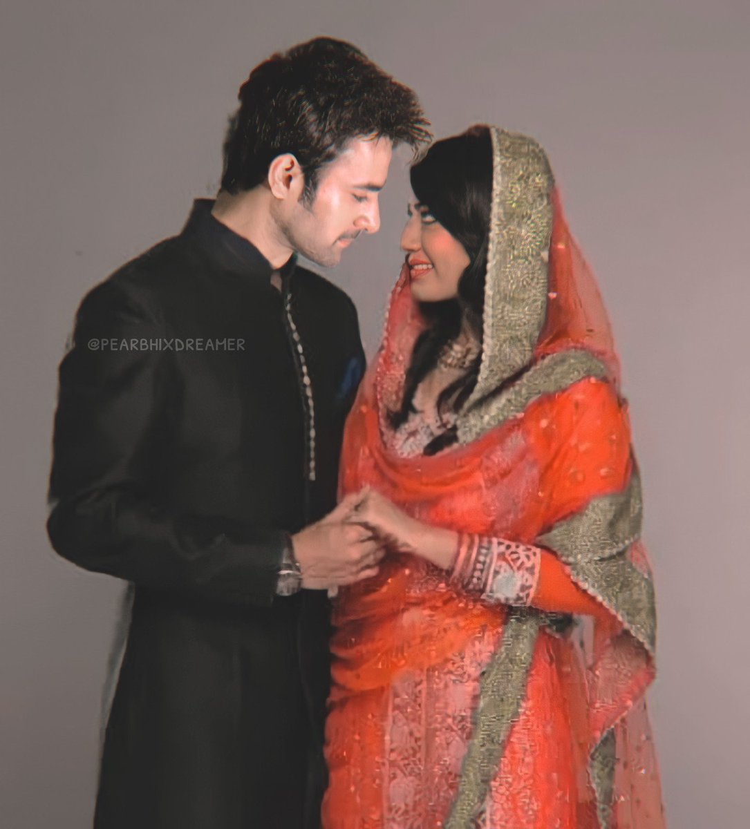 pearbhixdreamer's tweet photo. Together Forever 💞💞

#pearbhi #SurbhiJyoti #PearlVPuri #MrandMrspuri 
#Naagin3 #behir https://t.co/QAQcCC55NC