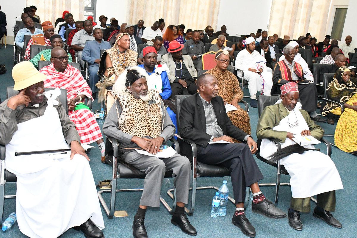 NBSTanzania's tweet photo. Kwa upande wake Kamisaa wa Sensa ya Watu na Makazi ya Mwaka 2022, Mhe. Anne Makinda amesema wameamua kukutana na Viongozi wa Kimila na Machifu kwani wana nafasi muhimu katika kuwaelimisha wananchi wao umuhimu wa kushiriki katika Sensa ya Mwaka 2022. https://t.co/K58ZiyP9Lp