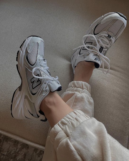 CaminoTV's tweet photo. Les New Balance 530 Bleu marine et blanches 💙

Lien https://t.co/BtxDnToqhs (100€) https://t.co/mRRgCKk9TZ