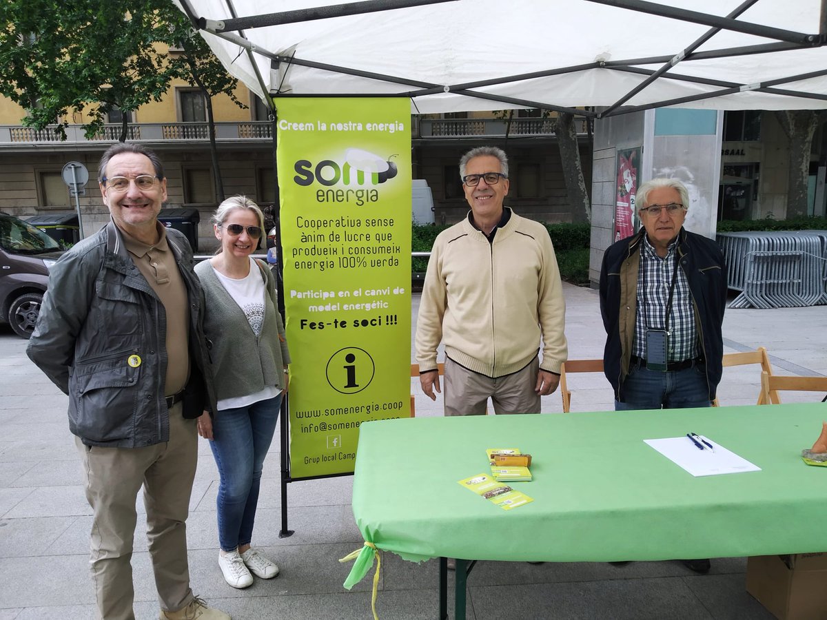 JuntsxCAT_Reus's tweet photo. ♻️Ahir uns quants membres de #JuntsReus vam prendre part a la #FestaPelTerritori, amb bones reflexions sobre transició energètica.
✅Gran iniciativa! https://t.co/B0gEaSo5HC