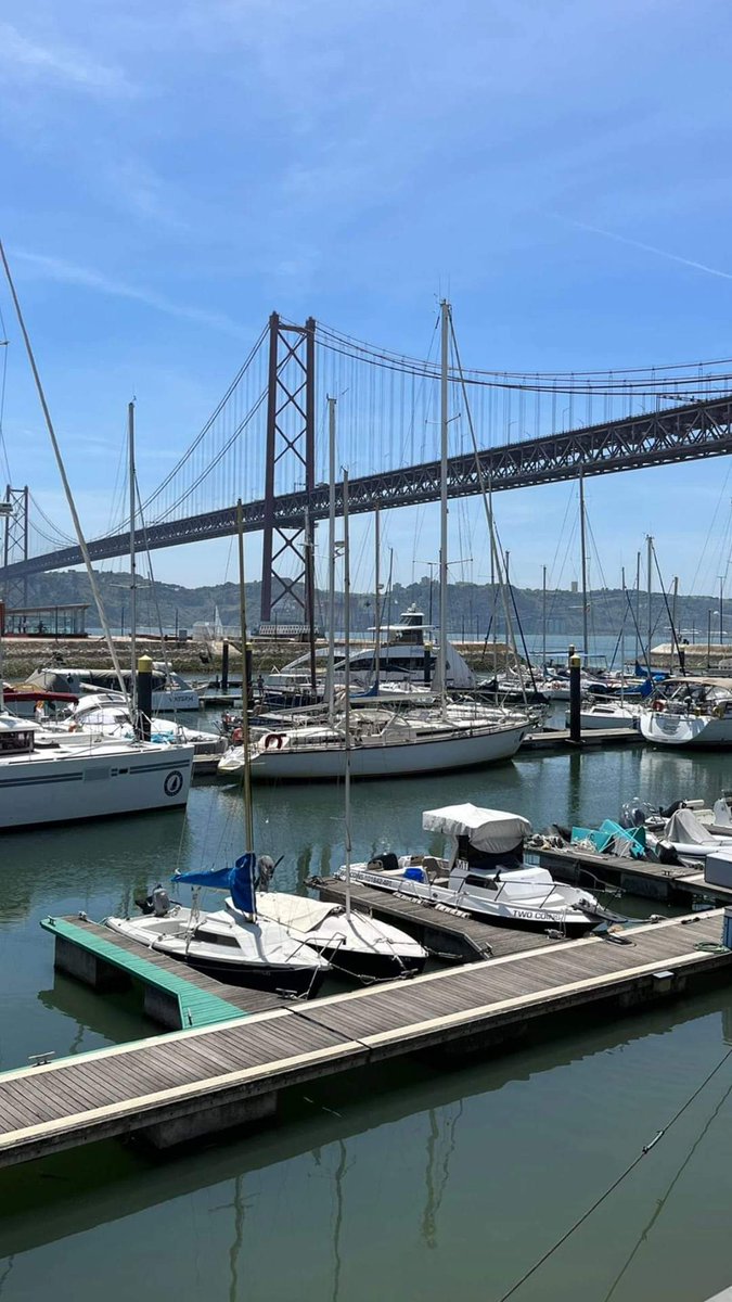 CulinariaOutono's tweet photo. Já lá vão quase 25 anos desde que os velhos armazéns portuários do Porto de Lisboa, em Alcântara, se revitalizaram numa nova e vibrante zona de lazer ribeirinha, até hoje procurada por lisboetas e turistas estrangeiros.
#portugalbanzado #portugallovers https://t.co/ulS4QbC8QO