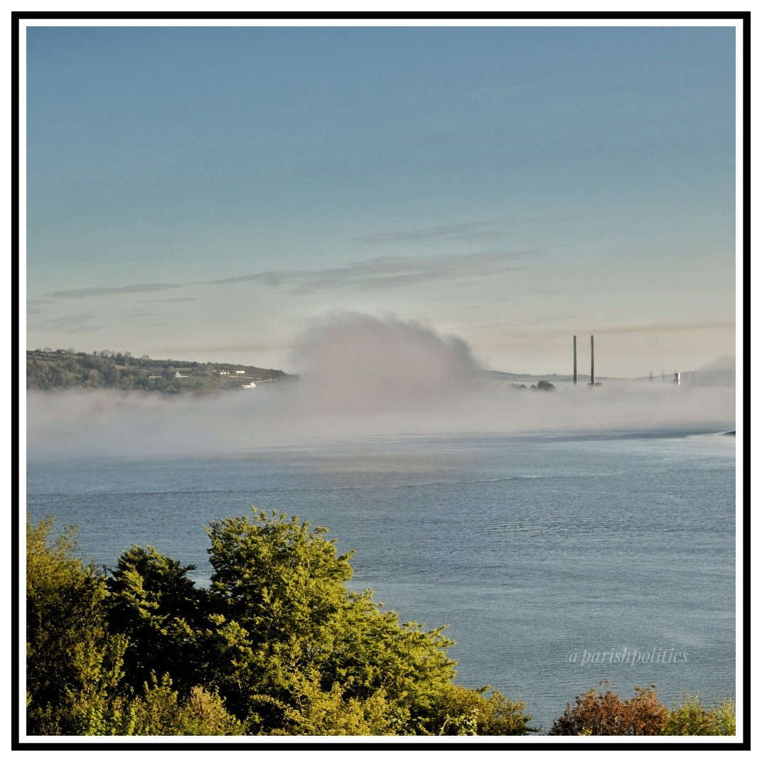 Parishpolitics's tweet photo. Looked like a tsunami hitting #Cheekpoint #Wateford this morning. #rivermist #lowcloud #threesisters #sunnysoutheast #WaterfordEstuary https://t.co/1CLdO0Qs6D