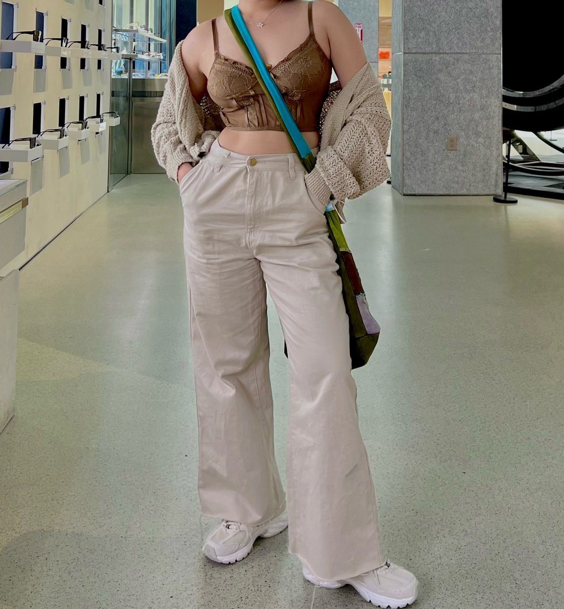 another non ac content, but here was today’s fit 😌😌