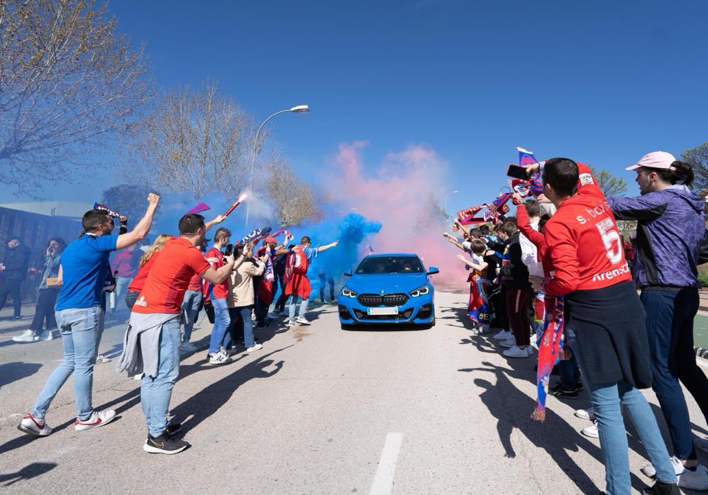 cdnumancia's tweet photo. 🙌🏻🙌🏻 Ohhhhhhhh 😍 

Vaya recibimiento ♥️💙

#VamosNumancia https://t.co/AWCf1dGs7V