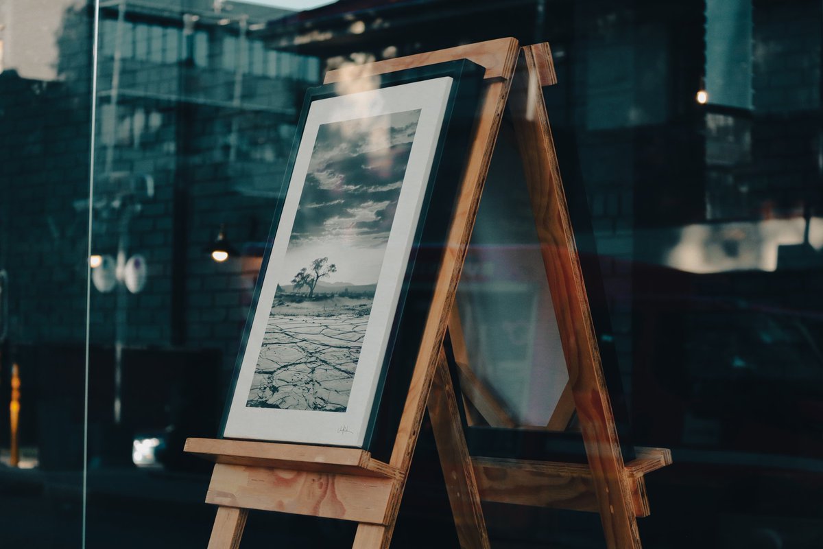 kyledsr's tweet photo. Reflection , caught my eye . Loved this capture!
#streetphotography #street_vision #streets_storytelling https://t.co/pv1Ml5sYNy