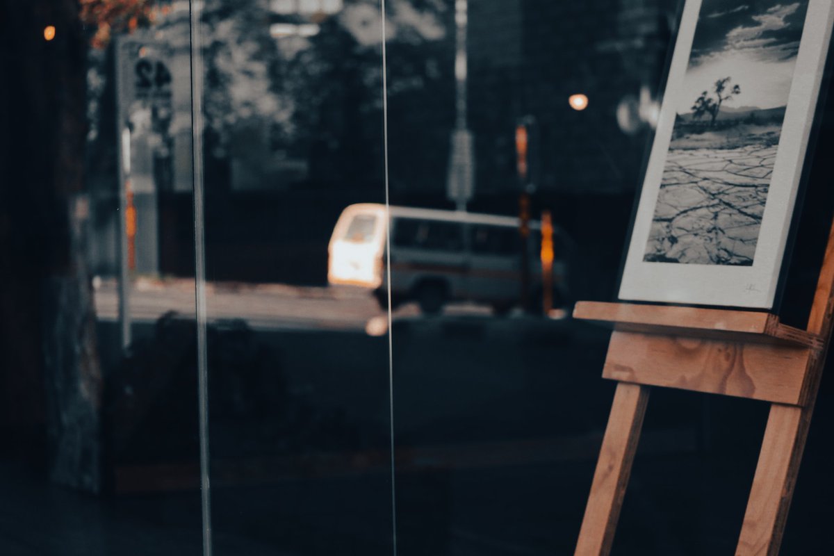 kyledsr's tweet photo. Reflection , caught my eye . Loved this capture!
#streetphotography #street_vision #streets_storytelling https://t.co/pv1Ml5sYNy