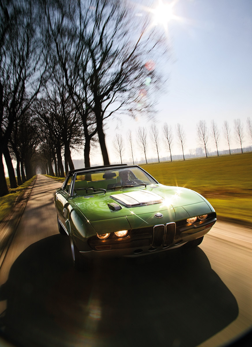 OctaneDE's tweet photo. Text Richard Heseltine // Fotos Mark Dixon
OB MAN ES FÜR MÖGLICH HÄLT ODER NICHT: DAS HIER IST WIRKLICH EIN BMW - ALLERDINGS EIN VON BERTONE GEBAUTER BMW. OBWOHL DER BMW SPICUP ZIEMLICH BIZARR AUSSIEHT, BEREITET ER BEIM FAHREN VIEL FREUDE.

https://t.co/0Fpcday1Nw https://t.co/DEKwXksqx4