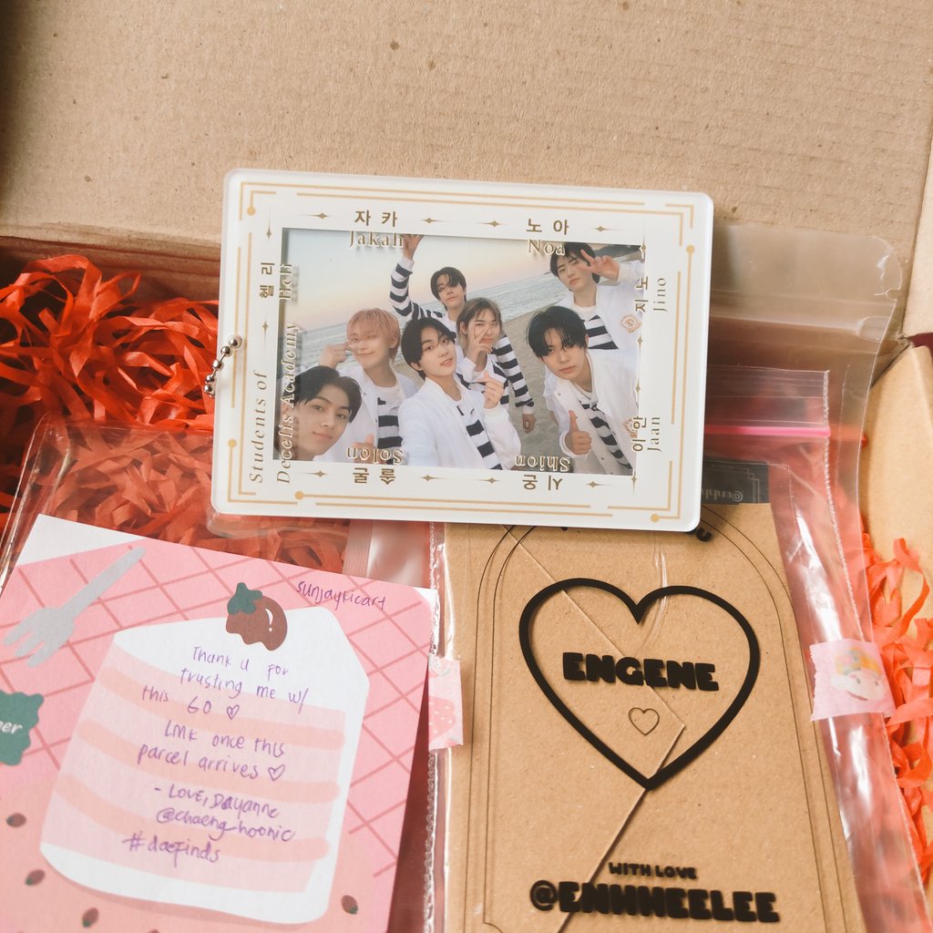 sunjaykicart's tweet photo. 💌 @chaeng_hoonie #daefinds 

just opened the box today hehe ang pretty ng acrylic holder 🥺 tysm for handling this GO !! ‘til our next 💗 https://t.co/y8veCWV00F