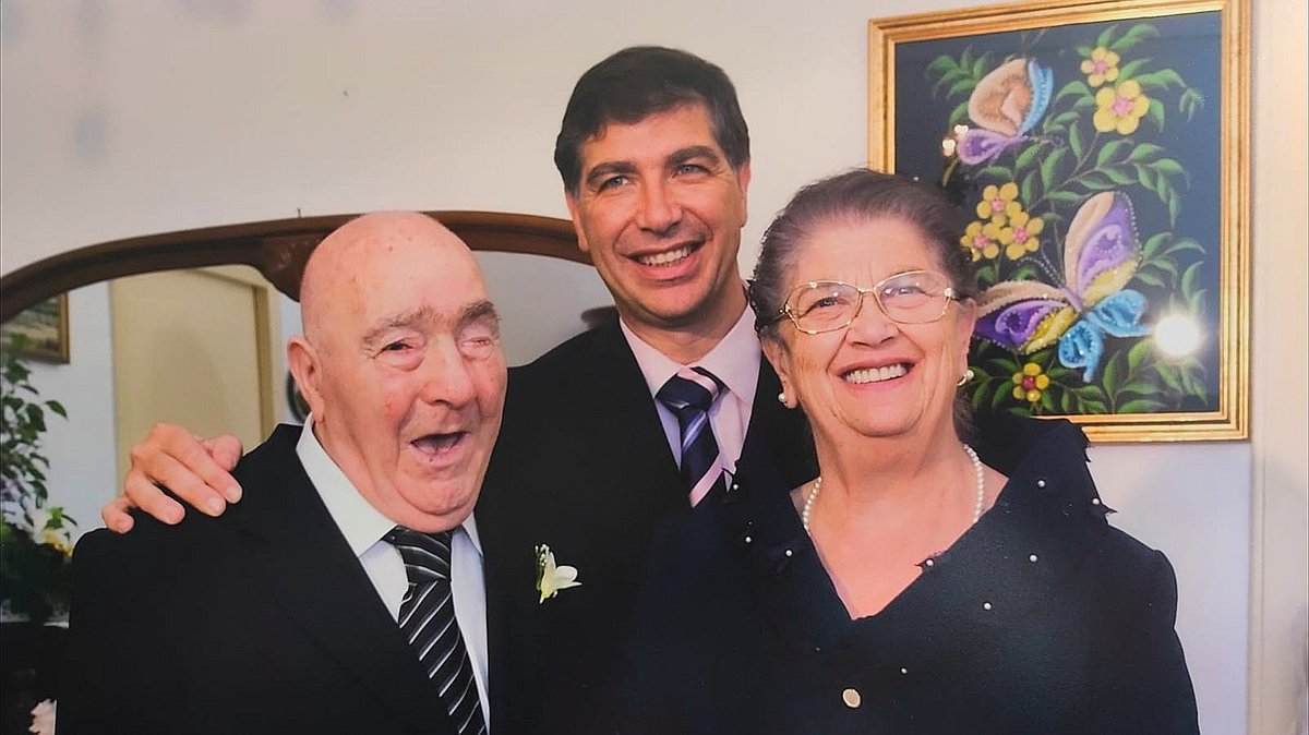 FrancescoDeDom5's tweet photo. Oggi in particolare volevo rivolgere un pensiero alla mia mamma, la persona che mi ha insegnato, con il suo esempio, il significato di parole che sono anche valori, come: Lavoro, Sacrificio, Altruismo, Umiltà, Comunità.

#festadellamamma #mamma #messina https://t.co/ALr0WO6TBa