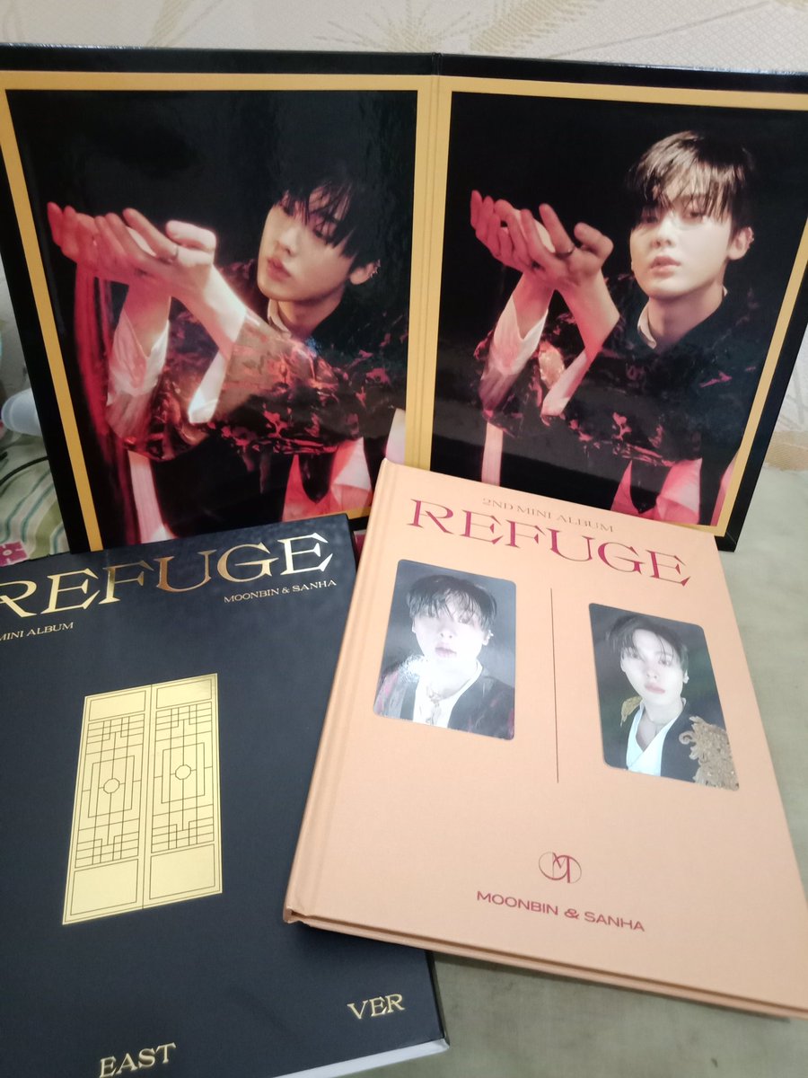 xxuayang's tweet photo. Want to sell / wts 
Jual Album Refuge Moonbin&amp;Sanha Sanha set lengkap tapi gak pake poster hehe
Baru gue buka barusan harganya cuma 250k nego tipis.
Trade? Dm aja kita omongin
Dom bekasi yaa
.
#ASTRO #wts https://t.co/ZNbYDONixb
