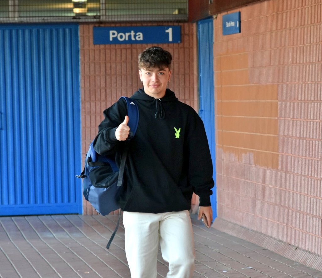 SD_Compostela's tweet photo. π ππ πππππ xa estΓ‘n no Vero Boquete preparados para a batalla!!! Comeza a conta atrΓ‘s para o partidazo desta maΓ±Γ‘, no que agardamos o voso apoio para sumar os tres puntos!!!
π΄ O gran @pablo_antas chegou ao Estadio con #WecoMobility!!!
#ComposCeares #SonDeCompostela https://t.co/EALEfyovY9
