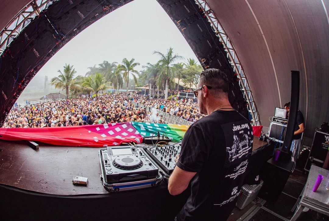 AltezaRecords's tweet photo. Ghost Rider At Flowers Festival Was Massive! 
☀️🇧🇷☀️
#AltezaBooking #GhostRider #FlowersFestival #TryPsy #GoodVibesOnly https://t.co/Nbe4zC7Rm8