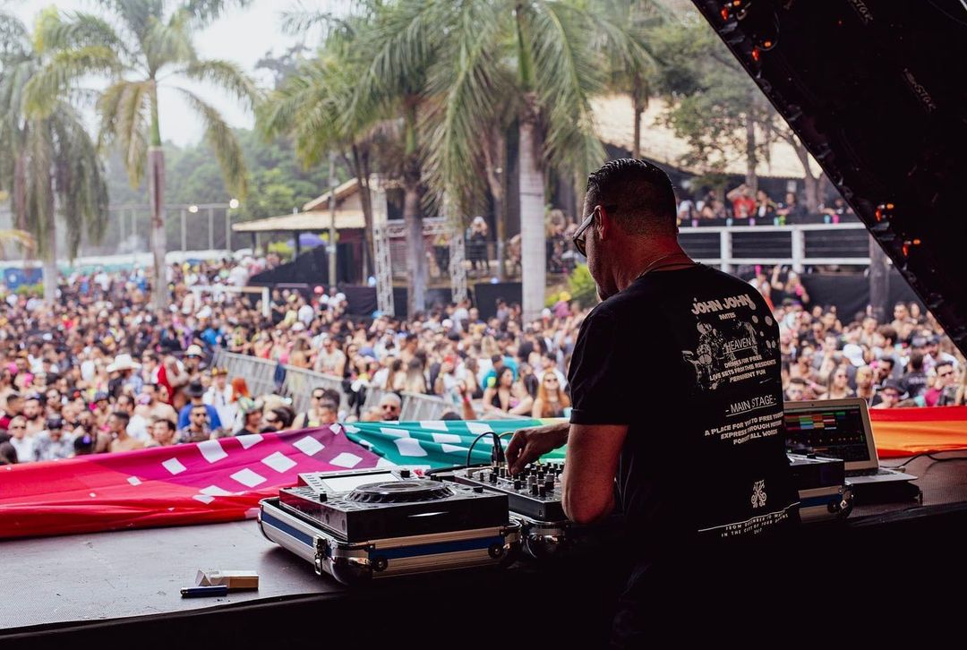 AltezaRecords's tweet photo. Ghost Rider At Flowers Festival Was Massive! 
☀️🇧🇷☀️
#AltezaBooking #GhostRider #FlowersFestival #TryPsy #GoodVibesOnly https://t.co/Nbe4zC7Rm8