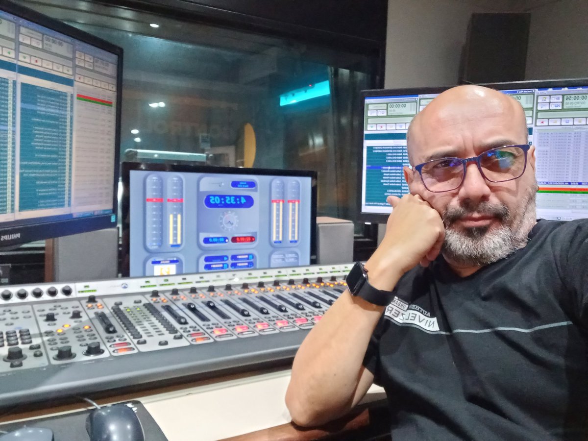 chigasino's tweet photo. #madrugada #radio #pasión #work
🌅 Buscando el amanecer 🌇
#Radio2 #am1230 https://t.co/07LJRrpcIp