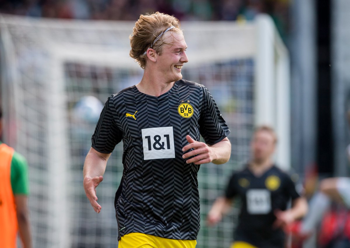 BVBjpn's tweet photo. 😁 チームを勝利に導くドッペルパック!⚽️⚽️
#SGFBVB https://t.co/azWm8TonDh
