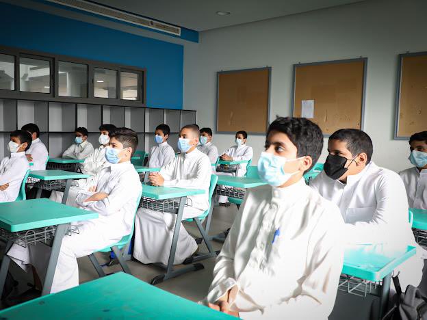عودة ومعايدة طلابنا وطالباتنا في المدارس، ببهجة وانتظام.. #معايدة_التعليم