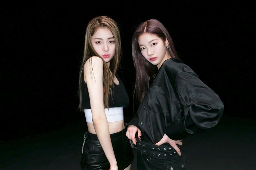 hanyeoreums's tweet photo. @ShopeeSG @le_sserafim blue flame 💙🔥🔥 https://t.co/lhlG4xhDP3