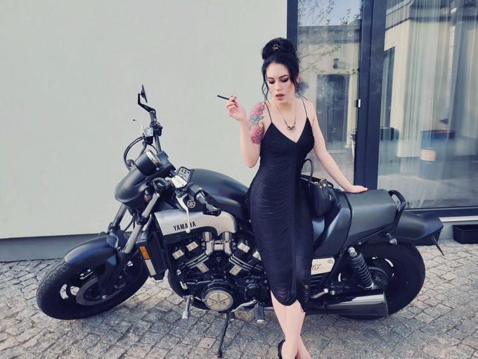 Ready for summer rides 🖤 https://t.co/y1lGdHrACS<a href="/tag/ootd"class="tags"><span>#ootd</span></a>