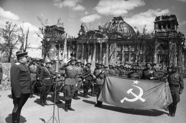 baskalaricom's tweet photo. 8 Mayıs 1945'te Hitler ordularını bozguna uğratıp dünya halklarını faşizm belasından kurtaran Sovyet halklarının büyük zaferinin 77. yılı kutlu olsun ✌️✌️✌️ https://t.co/ozqpUdg1WF
