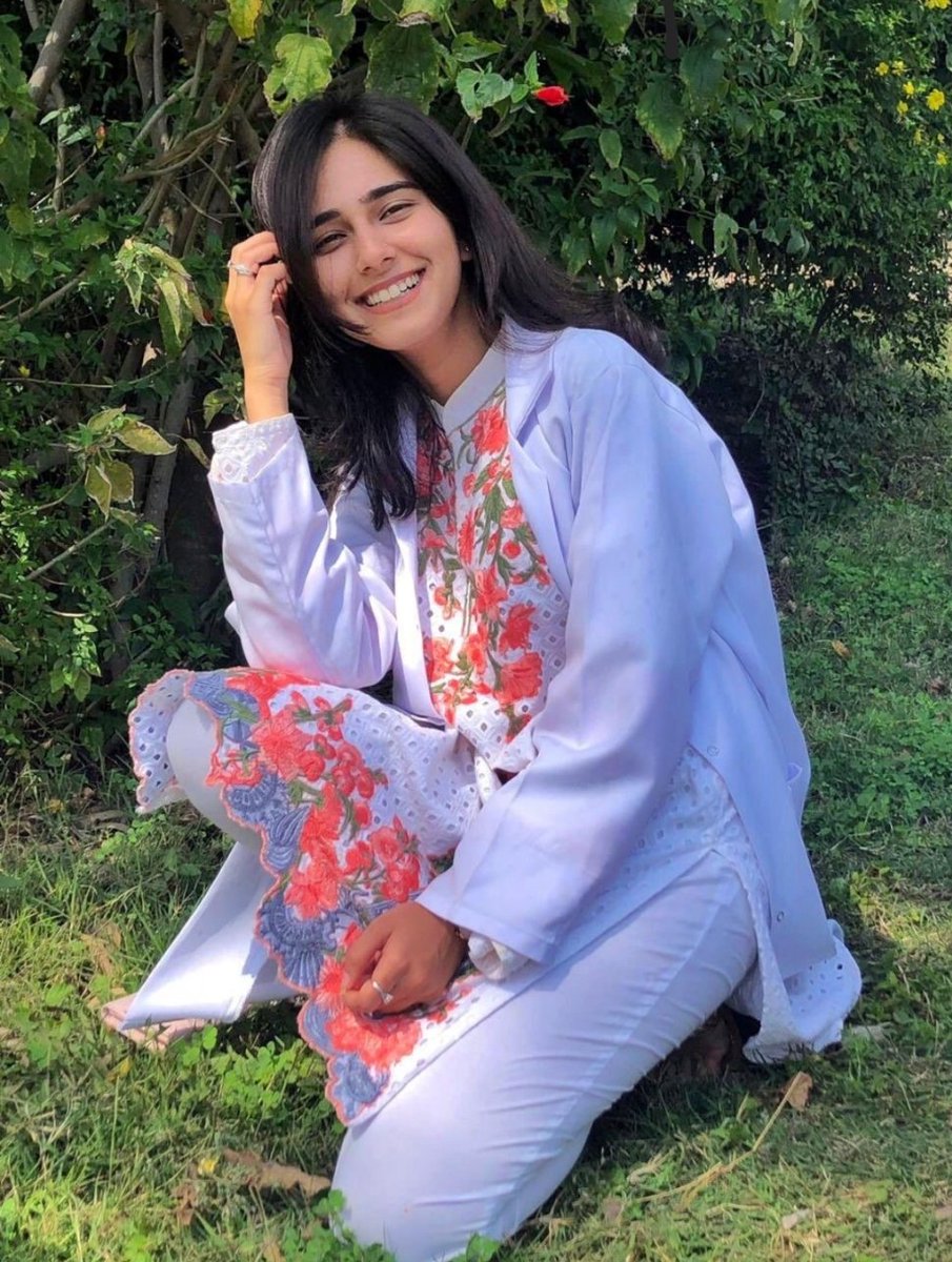 Pakhtunaa's tweet photo. گزشتہ عید مبارک۔ 🌼 Eid dump https://t.co/naeFl10YNd