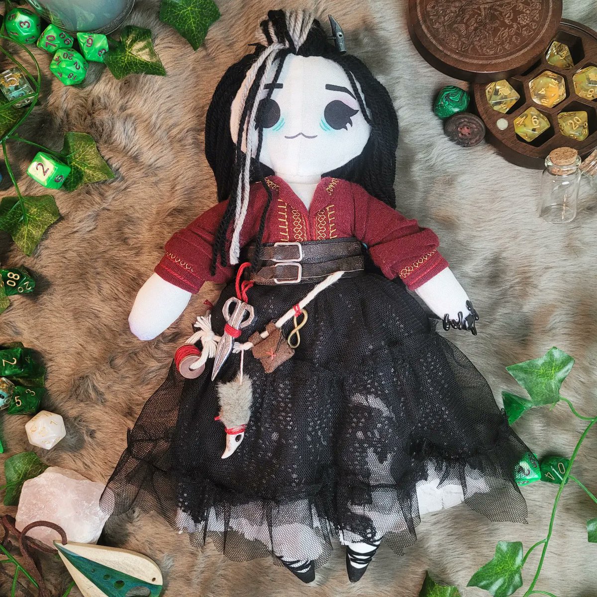 savannah_sews's tweet photo. Laudna is complete! I think she has become my new favourite Critical Role character... she's just so fun scary 😄 

#criticalrole @Marisha_Ray @CritRoleArtBot @CriticalRole #laudna #patederolo #criticalrolefanart #doll #ragdoll #fabricdoll #heirloomdoll https://t.co/9Y5iQDAdsj