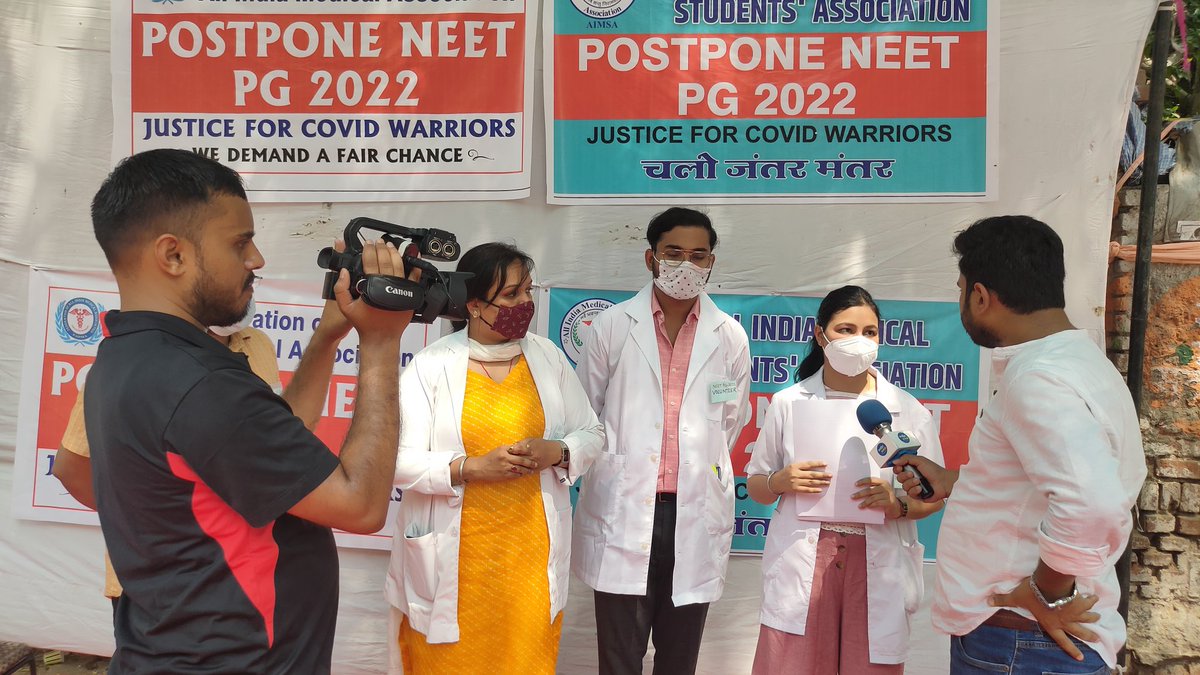 DrUdayReddy1's tweet photo. #POSTPONENEETPG2022_MODIJI #NEETPG2022 @drasmalhi @DrJitendraAIMSA @FAIMA_INDIA_ @DrRohanKrishna3 Protest going on, please join https://t.co/JKEC9ZBmyj