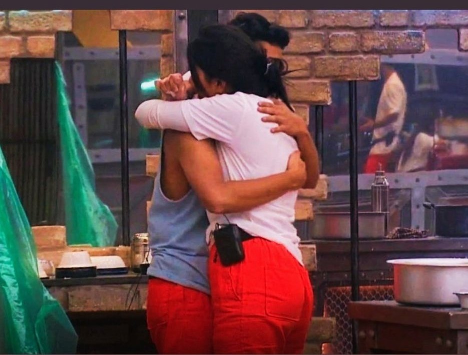 Shahruk770's tweet photo. #munjali
This hug..deserves a retweet... 

MUNJALI IS INSEPARABLE https://t.co/3DKwcmouQP