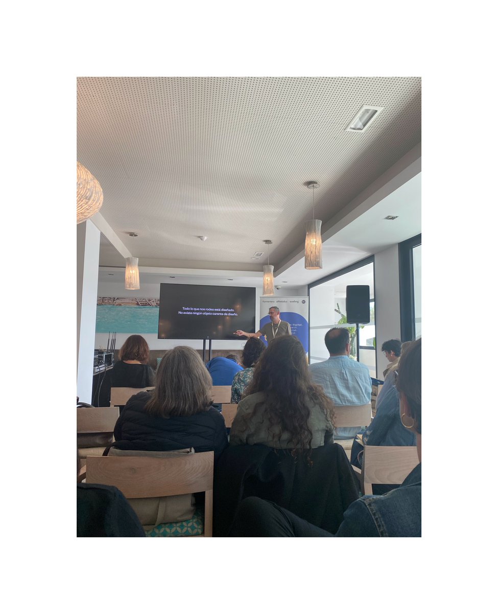 iolandapm's tweet photo. Més fars, una torre i la mar… La Mola, Punta Prima i Els Pujols.

Disseny, el wild west i confiança. Branding, NFTs i comunicació corporativa a la tercera jornada del @formentera20 

#formentera20 #f20digitallovers #jornada #aprendre #creativitat #marketing #socialmedia https://t.co/0JCxiQyaSQ