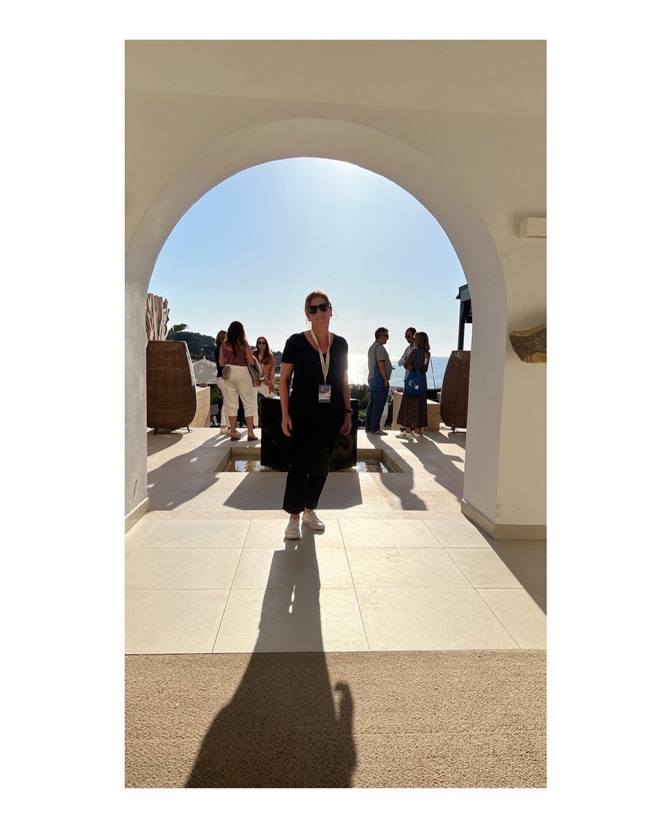 iolandapm's tweet photo. Més fars, una torre i la mar… La Mola, Punta Prima i Els Pujols.

Disseny, el wild west i confiança. Branding, NFTs i comunicació corporativa a la tercera jornada del @formentera20 

#formentera20 #f20digitallovers #jornada #aprendre #creativitat #marketing #socialmedia https://t.co/0JCxiQyaSQ