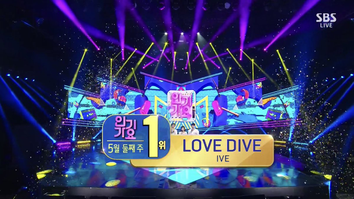 yujinay's tweet photo. Hari ini di siaran langsung Inkigayo, IVE berhasil menempati posisi pertamanya LOVE DIVE! Woah~ DIVE memang jjang!! 💗 Meskipun tidak dapat melakukan perayaan di sana karena masa promosi telah selesai kita bisa merayakannya di tempat lain, bukan begitu? (◠‿・) Hehe..
ㅤ ㅤ https://t.co/moiROQqloz