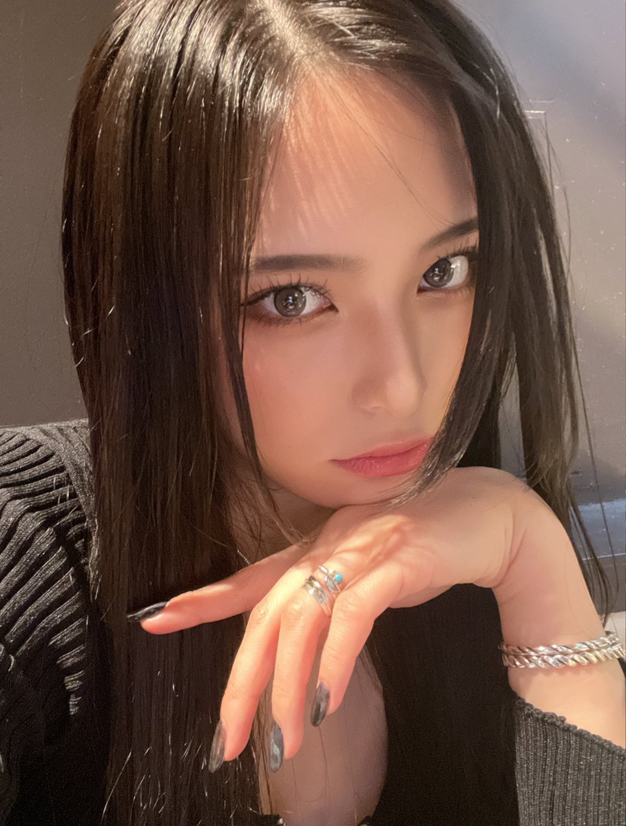 __aiiiia__'s tweet photo. 長めの前髪きりました💇🏻‍♀️どー？ https://t.co/ENnUVcZXv8