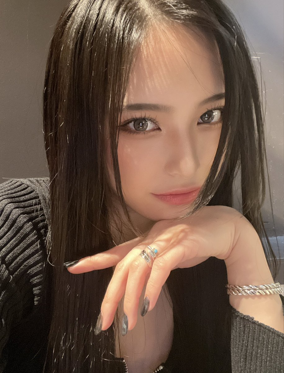 __aiiiia__'s tweet photo. 長めの前髪きりました💇🏻‍♀️どー？ https://t.co/ENnUVcZXv8