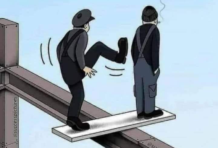 البعض يحاول ان يطعنك من الخلف وهو لا يعلم ان وجودك سند له👌👌