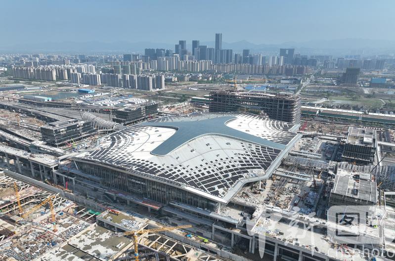 photo_cns's tweet photo. Aerial photo shows photovoltaic modules on the roof of Hangzhou West Railway Station, Apr.24, 2022. This project is an important supporting project for Hangzhou 2022 Asian Games.  (Photo by Wang Gang/CNSPHOTO)
#Roof #photovoltaic  #HangzhouWestRailwayStation https://t.co/bQFBKixYjb