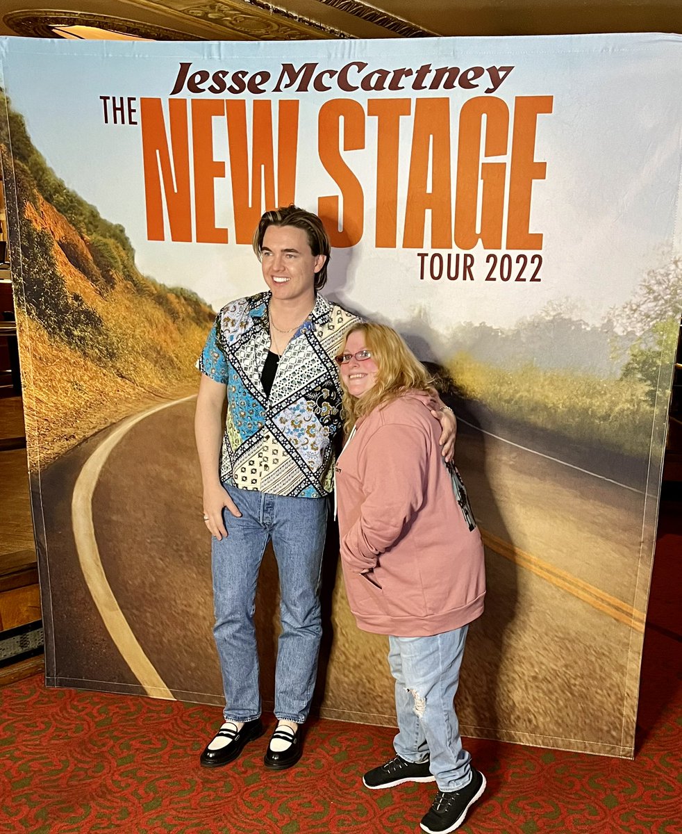 aundrearmiller's tweet photo. Hey twitter it’s been awhile well I had a great weekend I went and seen @JesseMcCartney on Friday then my fiancé bought me a VIP so I could actually meet him and it was one of the best nights ever Jesse told us to send him an invite to our wedding 🥵🥵🥵 https://t.co/GA96surUfi