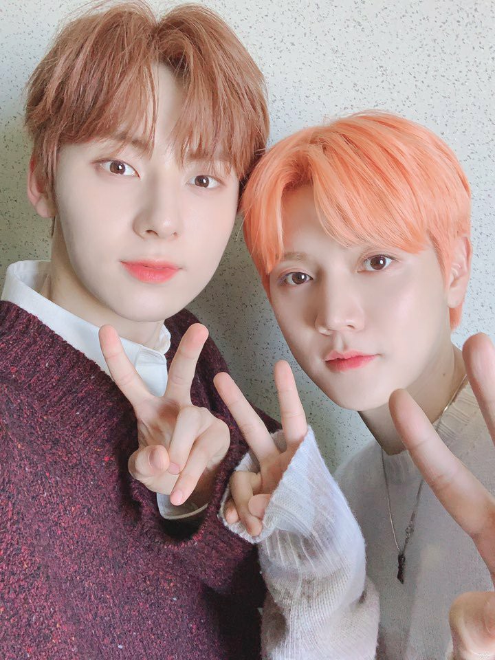 zutopiaz's tweet image. 투샷을 꼭 이렇게 한 몸처럼 찍어야 하는지