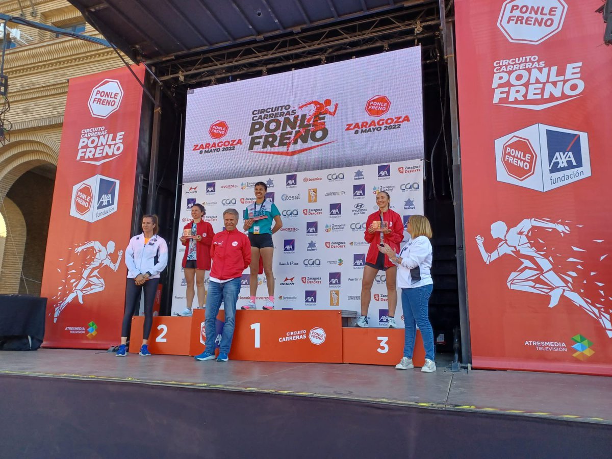 Momento de recoger medallas en la #PonleFrenoZaragoza .  Enhorabuena a todo/as por el esfuerzo y por apoyar a las víctimas de tráfico. Hoy correr salva vidas!!!