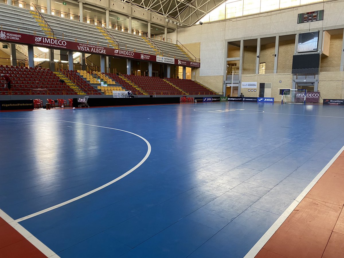 franhabas's tweet photo. 🏟 Vista Alegre se viste de gala para recibir al @FCBfutbolsala, campeón de Europa. Y ahí estaremos para contarlo.
📺 @Gol (domingo, 13:00 horas) #PistaAzul #LNFS https://t.co/Cut7iKdcxk