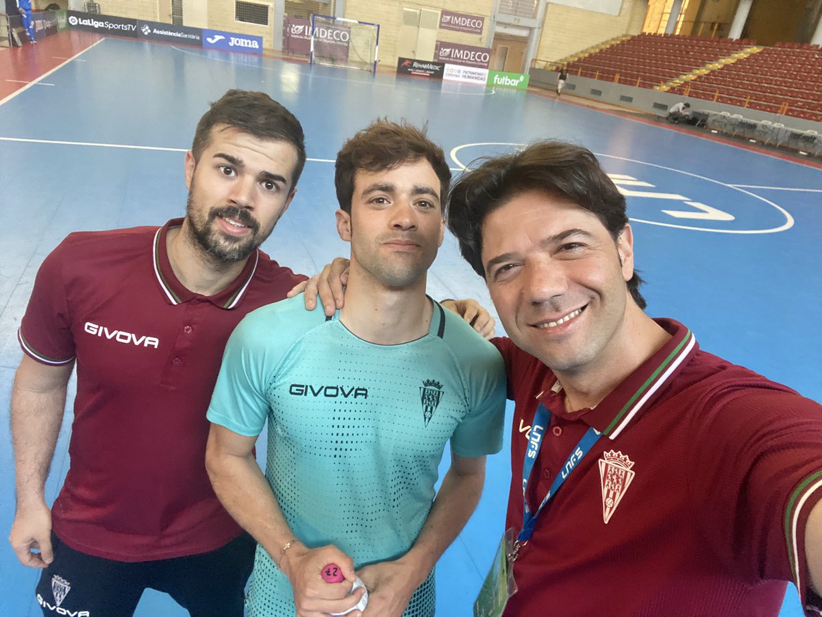 franhabas's tweet photo. 🏟 Vista Alegre se viste de gala para recibir al @FCBfutbolsala, campeón de Europa. Y ahí estaremos para contarlo.
📺 @Gol (domingo, 13:00 horas) #PistaAzul #LNFS https://t.co/Cut7iKdcxk
